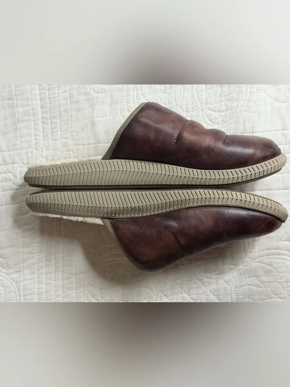 OLUKAI MUA'ILI Mens Sz 9 Dark Wood Silt Leather Slip On Shearling Mule Slippers